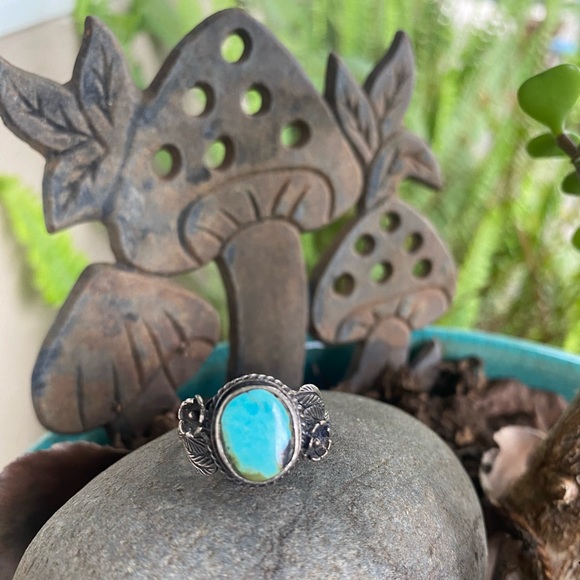Vintage Jewelry - Vintage Estate Native turquoise Silver ring
